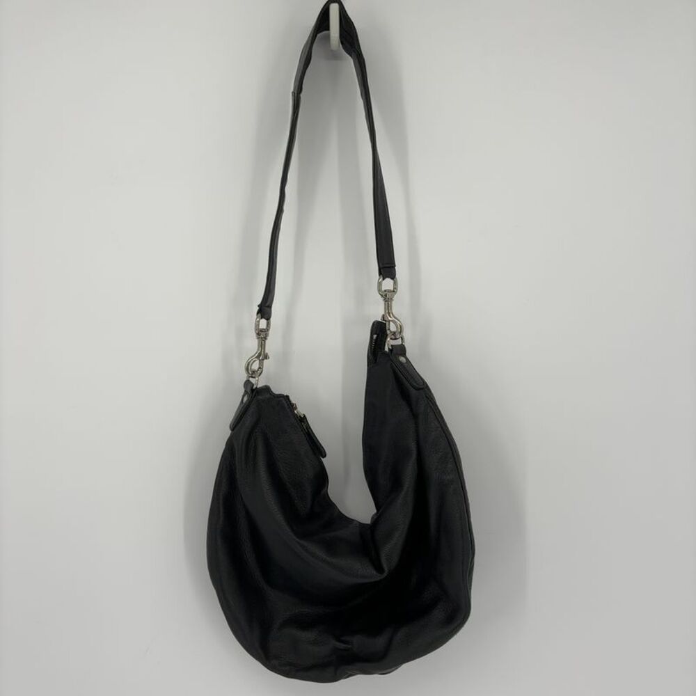 Gucci Leather Messenger Bag in Black